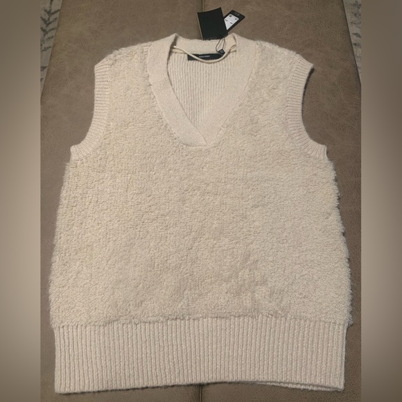 Vero Moda Womens Soft Beige Birch Loopi Sleeveless V-Neck Vest NEW size S & M - Picture 1 of 4